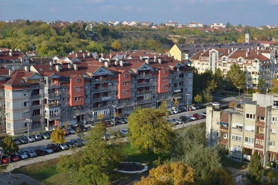 Stambene zgrade i cene stanova u Srbiji
